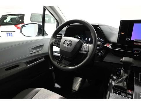 New 2026 Toyota Sienna LE image 27