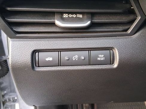 Used 2024 Nissan Altima 2.5 SR FWD image 13