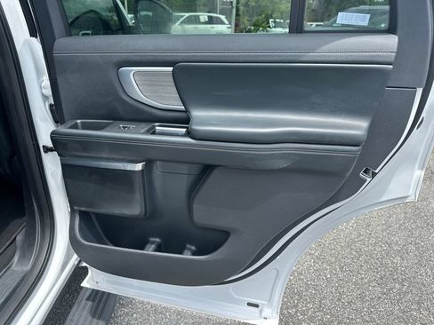 Used 2025 Ford Expedition Platinum AWD/4WD image 16