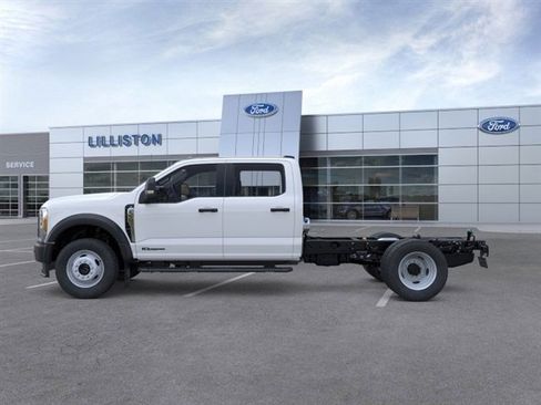 New 2026 Ford F550 4x4 Crew Cab image 3