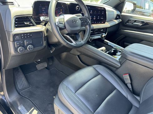 Used 2025 Chevrolet Suburban Z71 AWD/4WD image 16