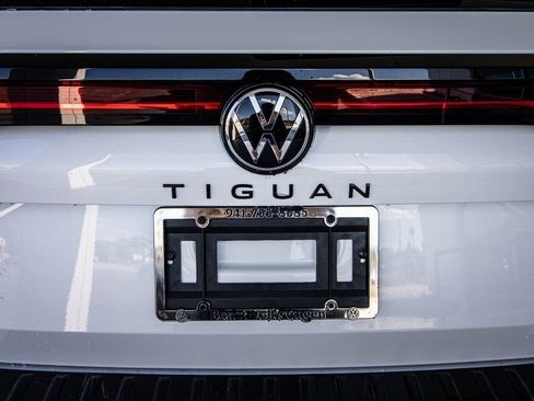 New 2026 Volkswagen Tiguan SE R-Line image 16