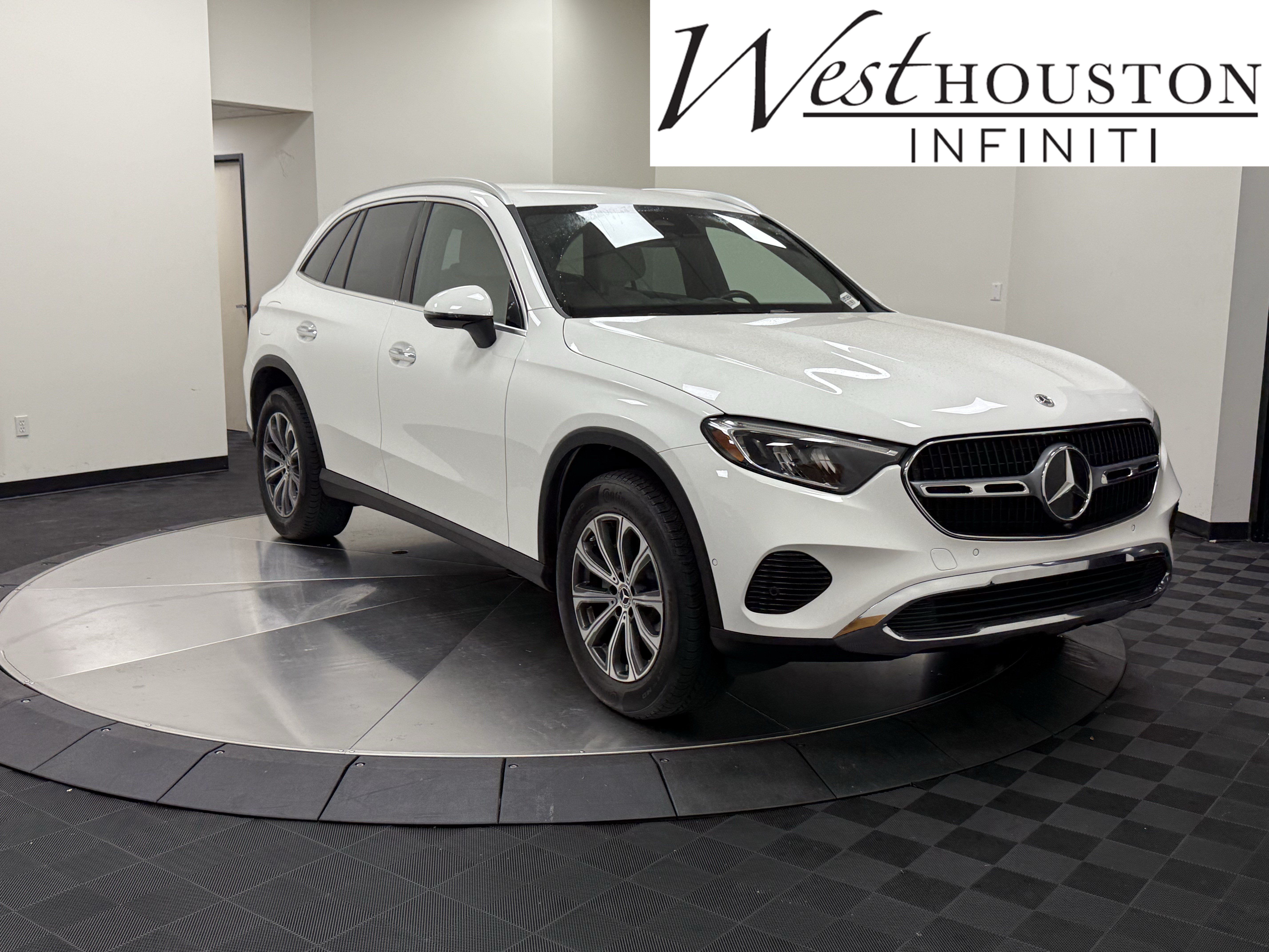 Used 2024 Mercedes-Benz GLC 300 4MATIC image 1