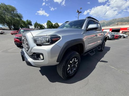 Used 2022 Toyota Tacoma TRD Off-Road w/ Technology Package AWD/4WD image 8