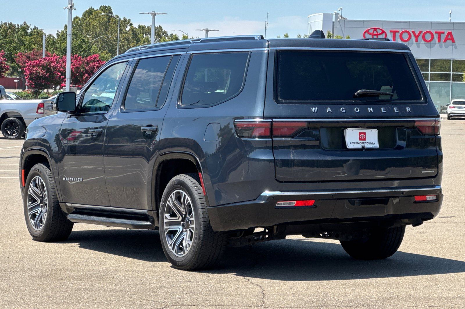 Used 2024 Jeep Wagoneer Series II AWD/4WD image 6