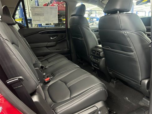 New 2025 Honda Pilot Touring image 19