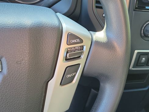 Used 2022 Nissan Titan S image 30
