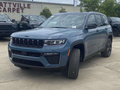 New 2026 Jeep Grand Cherokee Limited w/ Limited Altitude Package RWD image 34