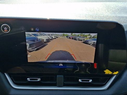 Used 2026 Chevrolet Equinox LT w/ Convenience Package II FWD image 17