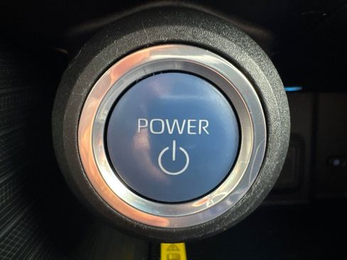 Used 2022 Toyota Venza XLE image 24