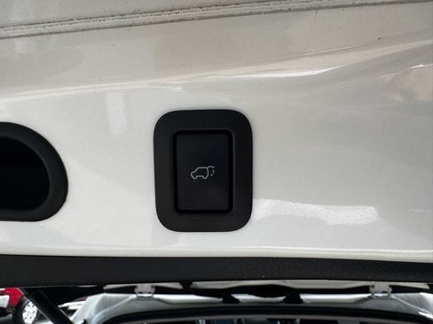 Used 2015 Toyota Highlander XLE image 26