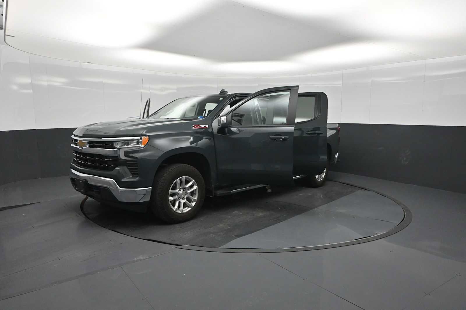 Used 2025 Chevrolet Silverado 1500 LT w/ Z71 Off-Road Package AWD/4WD image 53
