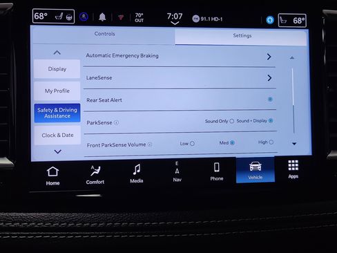 Used 2024 Chrysler Pacifica Limited image 12