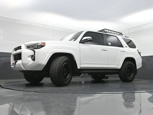 Used 2022 Toyota 4Runner SR5 Premium w/ Moonroof Package RWD image 25