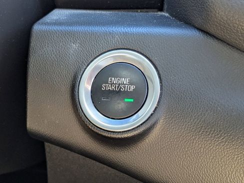 Used 2024 GMC Terrain SLT image 27