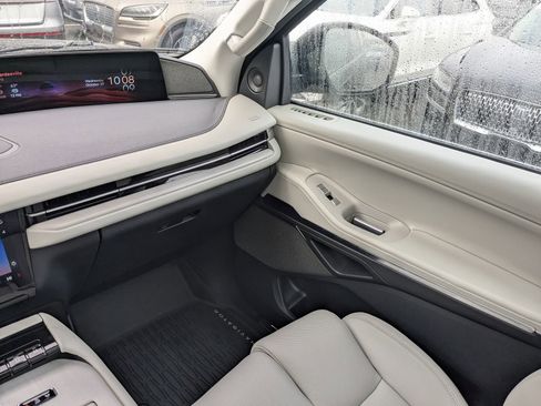 Certified 2025 Lincoln Navigator Reserve image 20