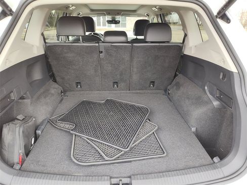 Used 2022 Volkswagen Tiguan SE image 9