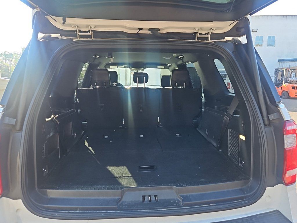 Used 2019 Ford Expedition XLT w/ Equipment Group 202A RWD image 9