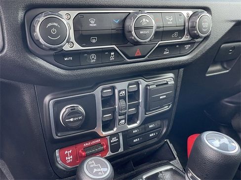 Used 2025 Jeep Wrangler Willys image 18