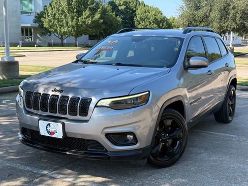 Used 2020 Jeep Cherokee Latitude Plus image 2