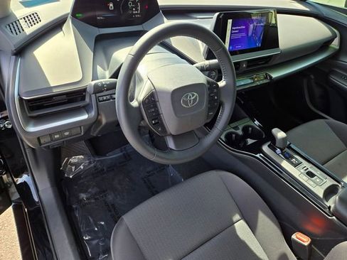 Used 2025 Toyota Prius LE image 10