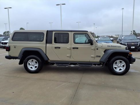 Used 2020 Jeep Gladiator Sport w/ Quick Order Package 24S image 5