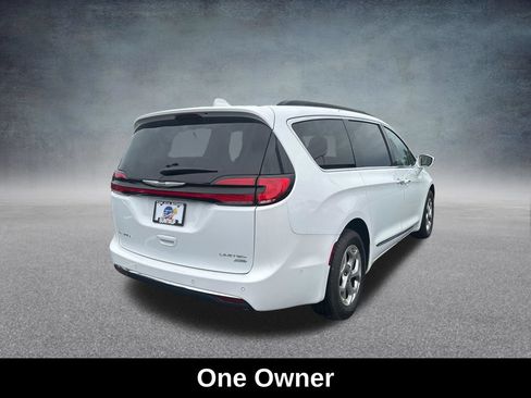 Used 2022 Chrysler Pacifica Limited AWD/4WD image 6