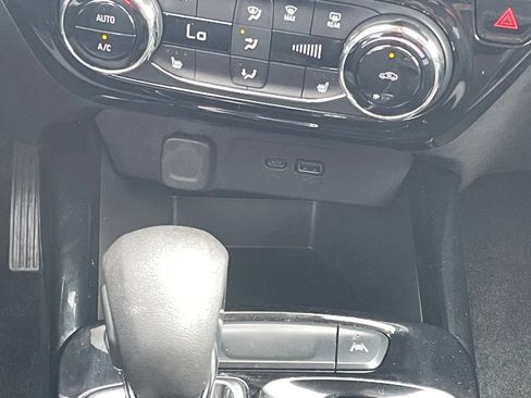 Used 2025 Chevrolet Trax LT w/ Driver Confidence Package FWD image 21