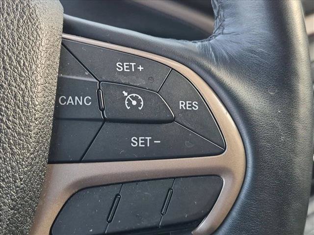 Used 2015 Jeep Cherokee Latitude w/ Cold Weather Group FWD image 15