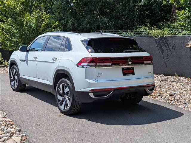 Certified 2025 Volkswagen Atlas Cross Sport SE w/ Panoramic Sunroof Package AWD/4WD image 3