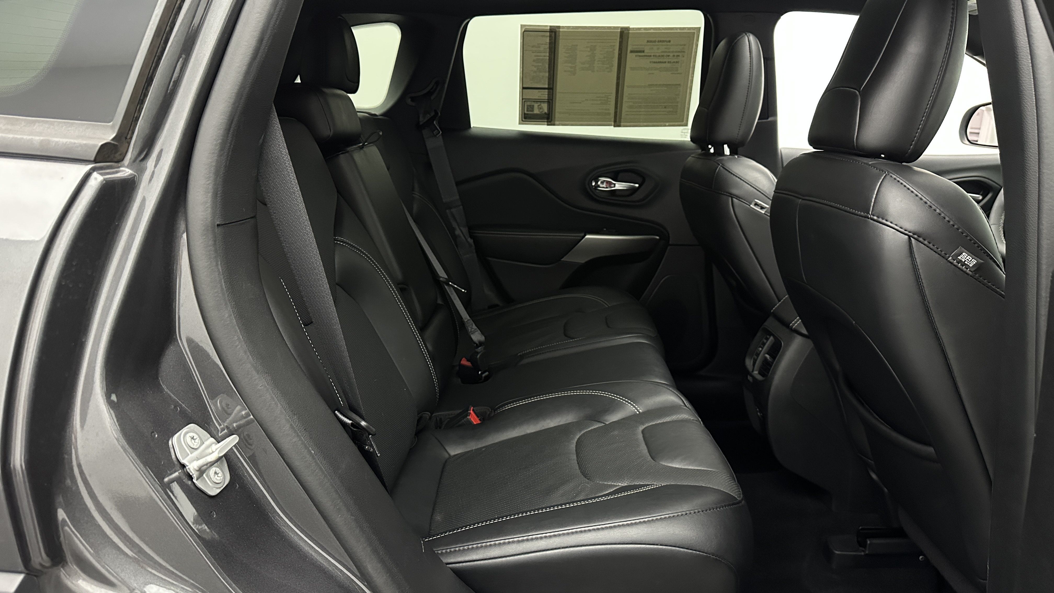 Used 2021 Jeep Cherokee Latitude Lux 80th Anniv w/ Quick Order Package 26U 80TH FWD image 32