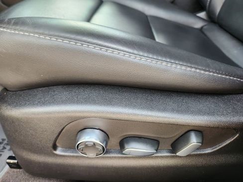 Used 2025 Cadillac XT4 Premium Luxury image 9