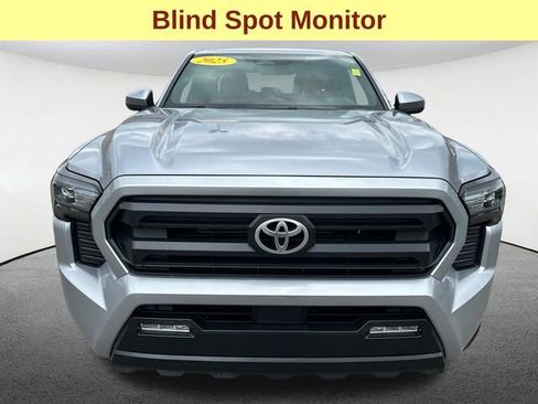 Used 2025 Toyota Tacoma SR5 AWD/4WD image 4