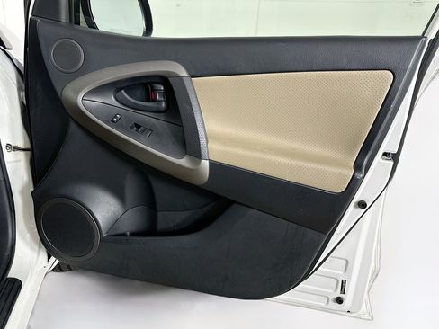 Used 2009 Toyota RAV4 Limited image 32