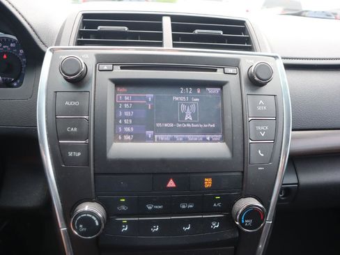 Used 2017 Toyota Camry LE FWD image 9