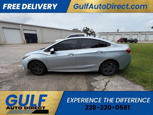 Used 2017 Chevrolet Cruze LT w/ Convenience Package FWD image 4