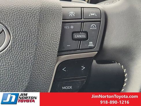 Used 2025 Toyota Camry SE image 28