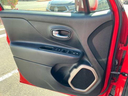 Used 2016 Jeep Renegade Limited image 13