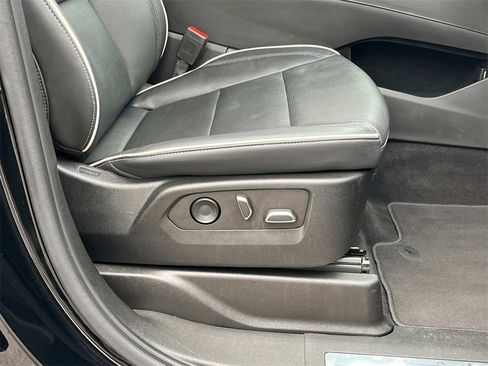 Used 2022 Cadillac Escalade Premium Luxury image 30