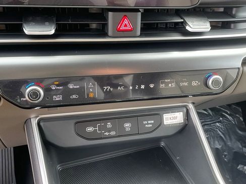 New 2026 Kia Carnival FWD image 17