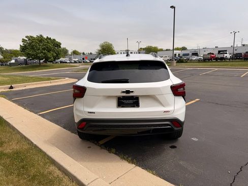 Used 2026 Chevrolet Trax RS FWD image 4