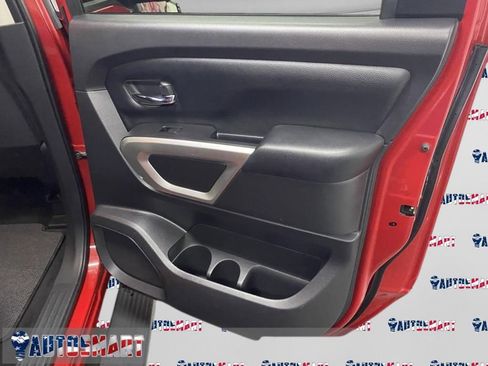 Used 2022 Nissan Titan SV image 14