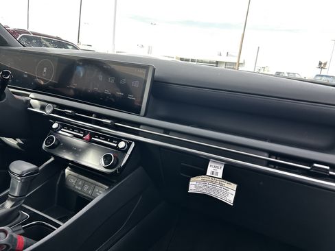 Used 2025 Hyundai Santa Cruz SEL image 15