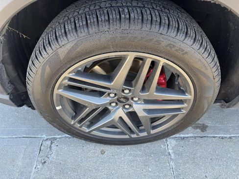 Used 2025 Ford Explorer ST-Line w/ ST-Line Street Pack image 5