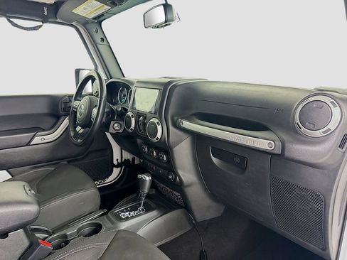 Used 2017 Jeep Wrangler Unlimited Sahara w/ Connectivity Group AWD/4WD image 23