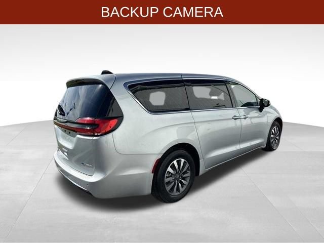 Used 2023 Chrysler Pacifica Touring-L FWD image 7