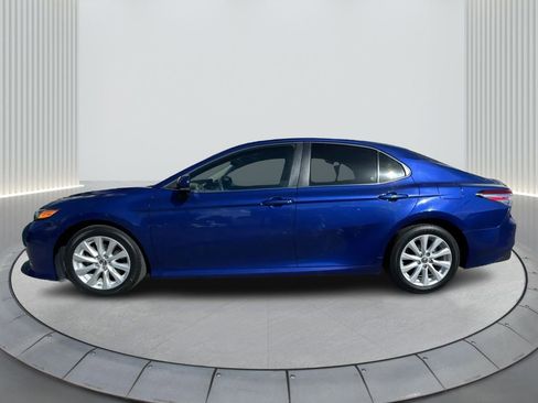 Used 2018 Toyota Camry LE image 9