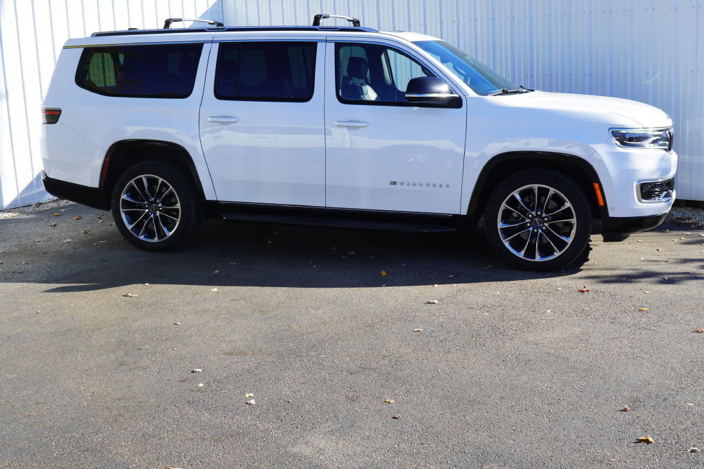 Used 2024 Jeep Wagoneer L Series II w/ Premium Group I AWD/4WD image 2