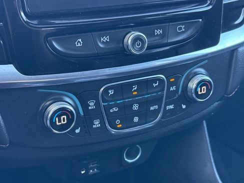 Used 2021 Chevrolet Traverse LT w/ LT Premium Package image 19