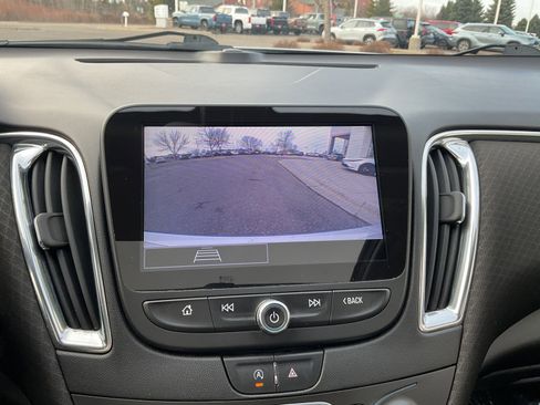 Used 2021 Chevrolet Malibu LT image 28